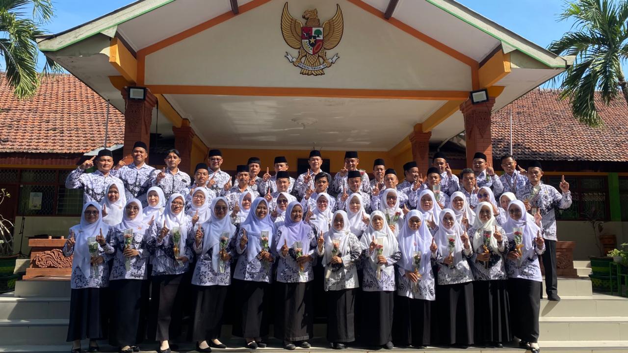 BERMUTU – BERBUDAYA – RELIGIUS