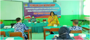 Meng-update Kompetensi Guru SMPN 1 Kauman