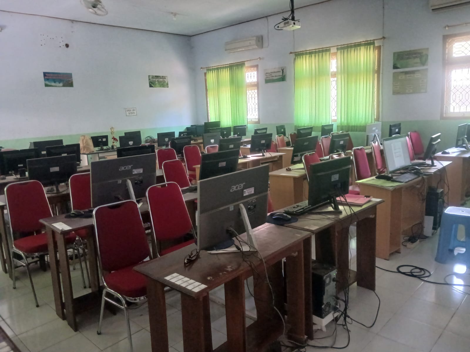 Laboratorium Komputer Modern