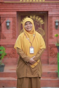 SRI ISNAINI, S.Pd